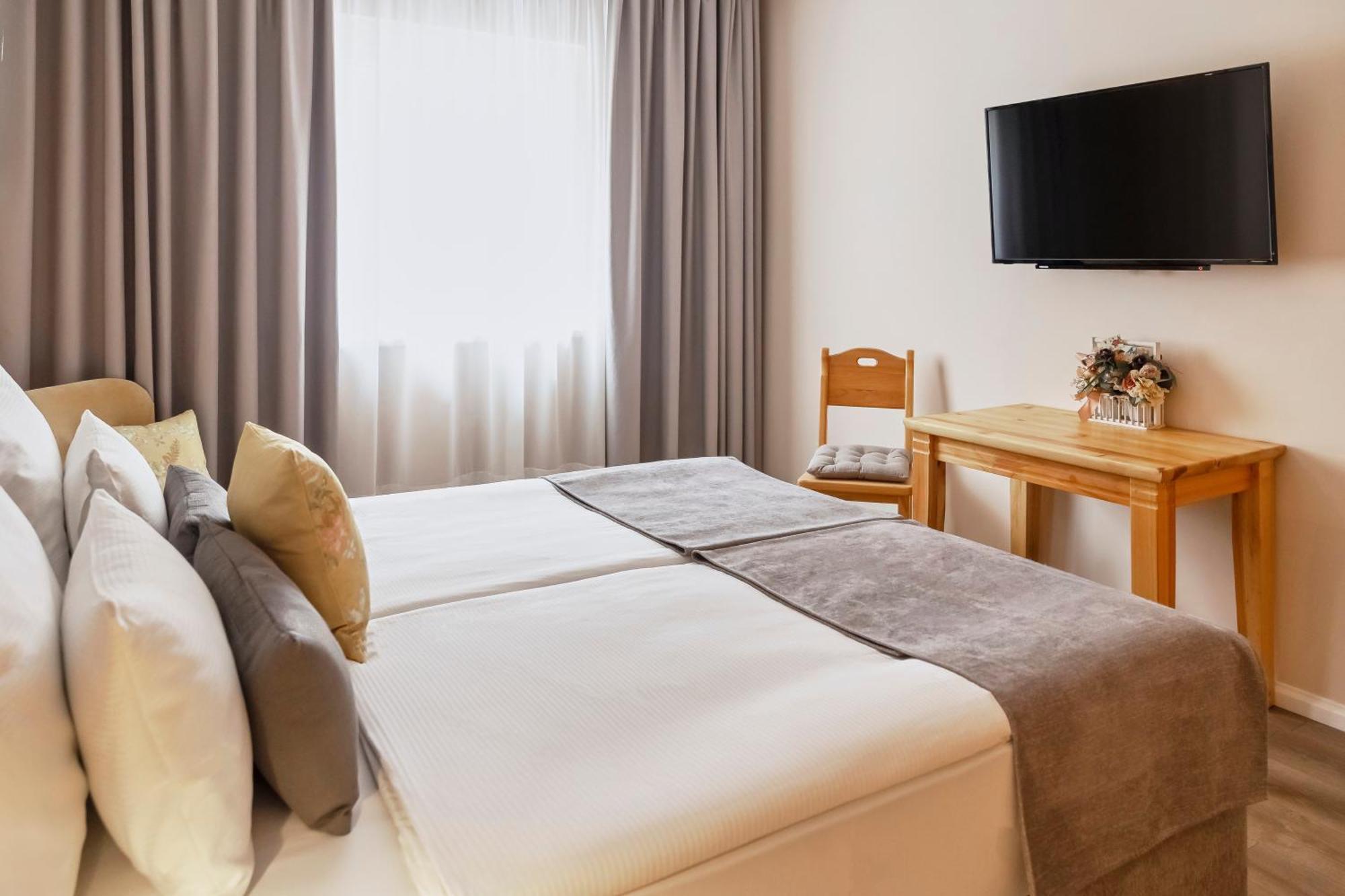 Hotel Kadoor Karlovac Εξωτερικό φωτογραφία