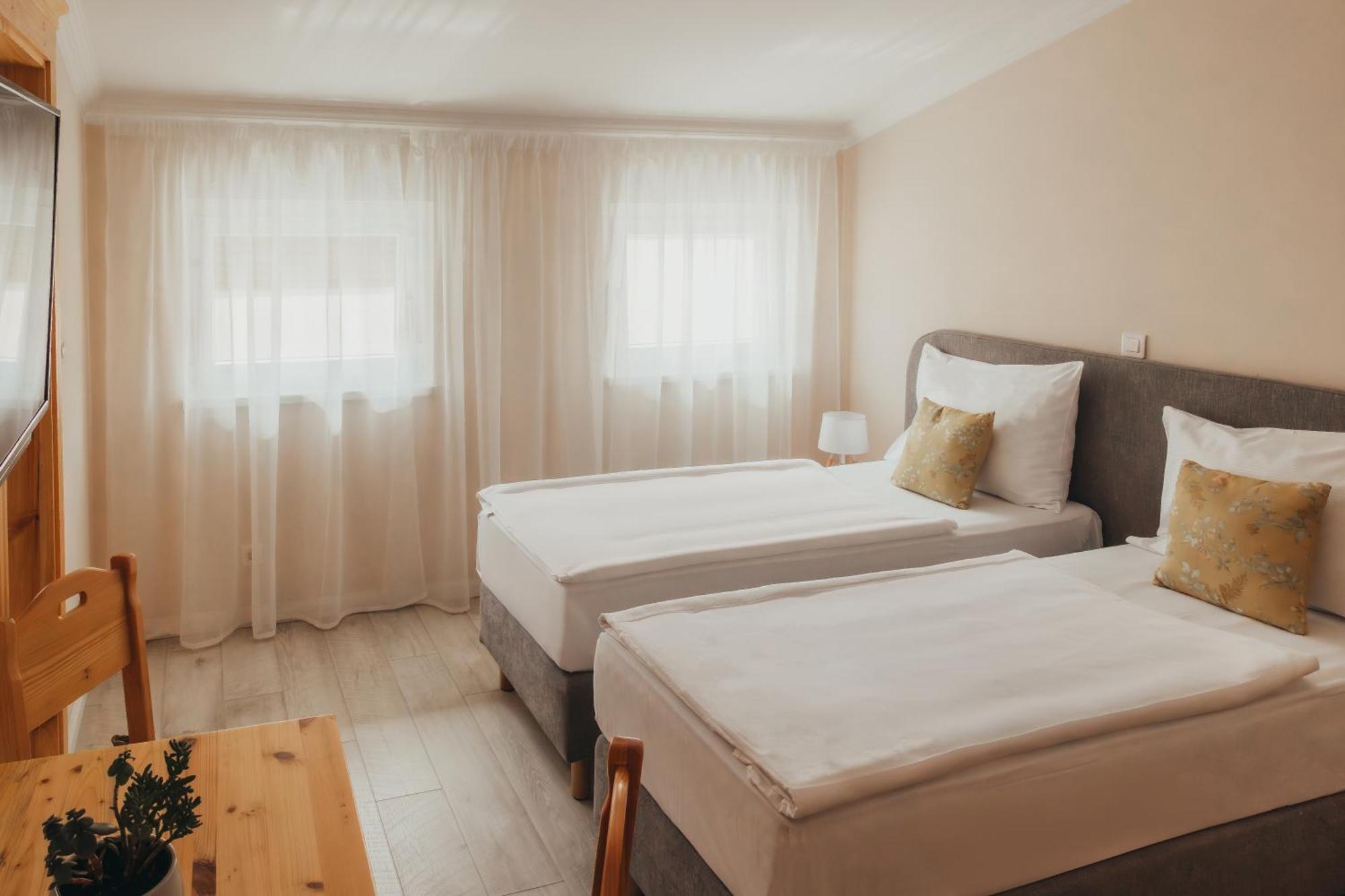 Hotel Kadoor Karlovac Εξωτερικό φωτογραφία