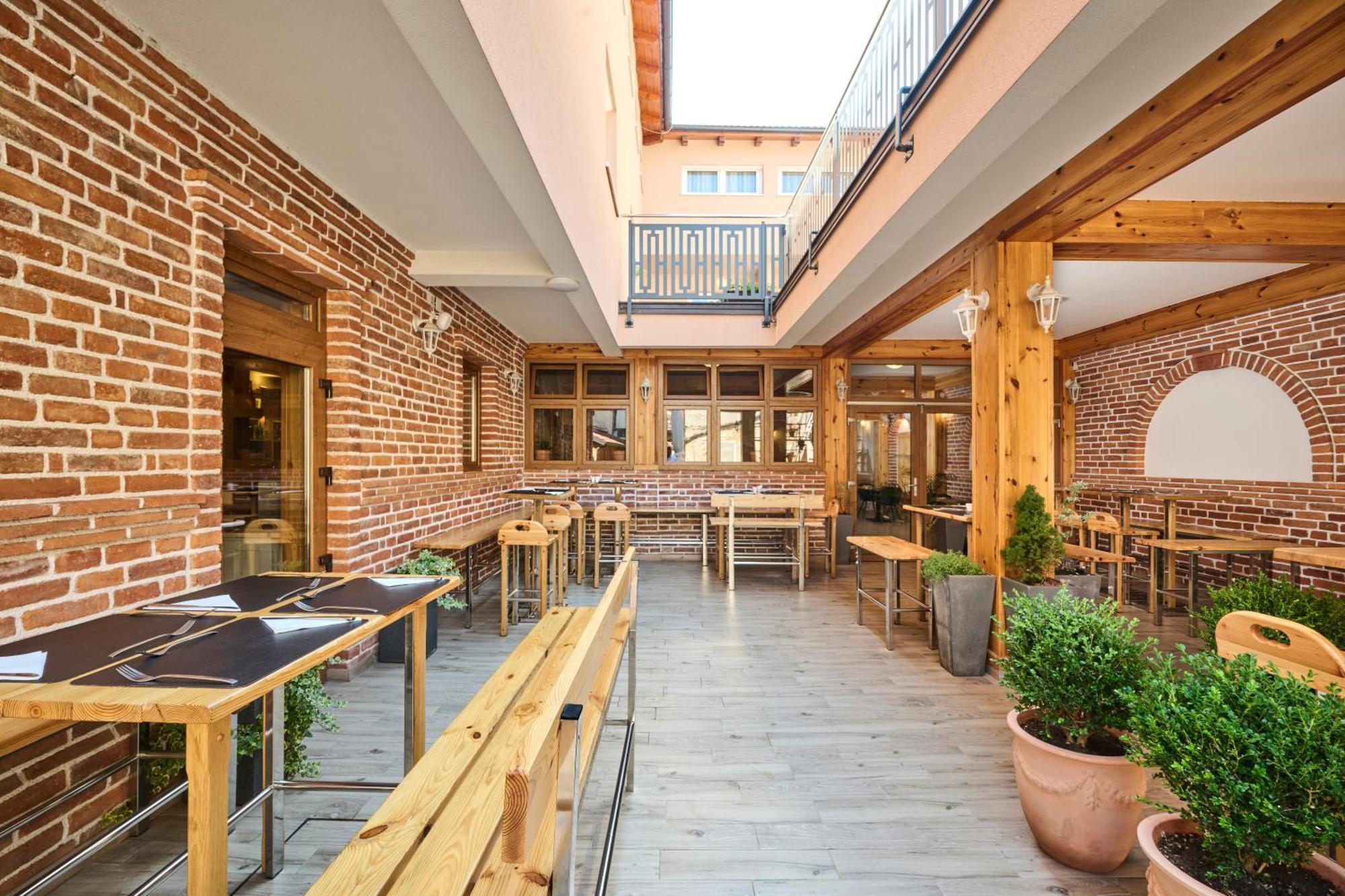 Hotel Kadoor Karlovac Εξωτερικό φωτογραφία