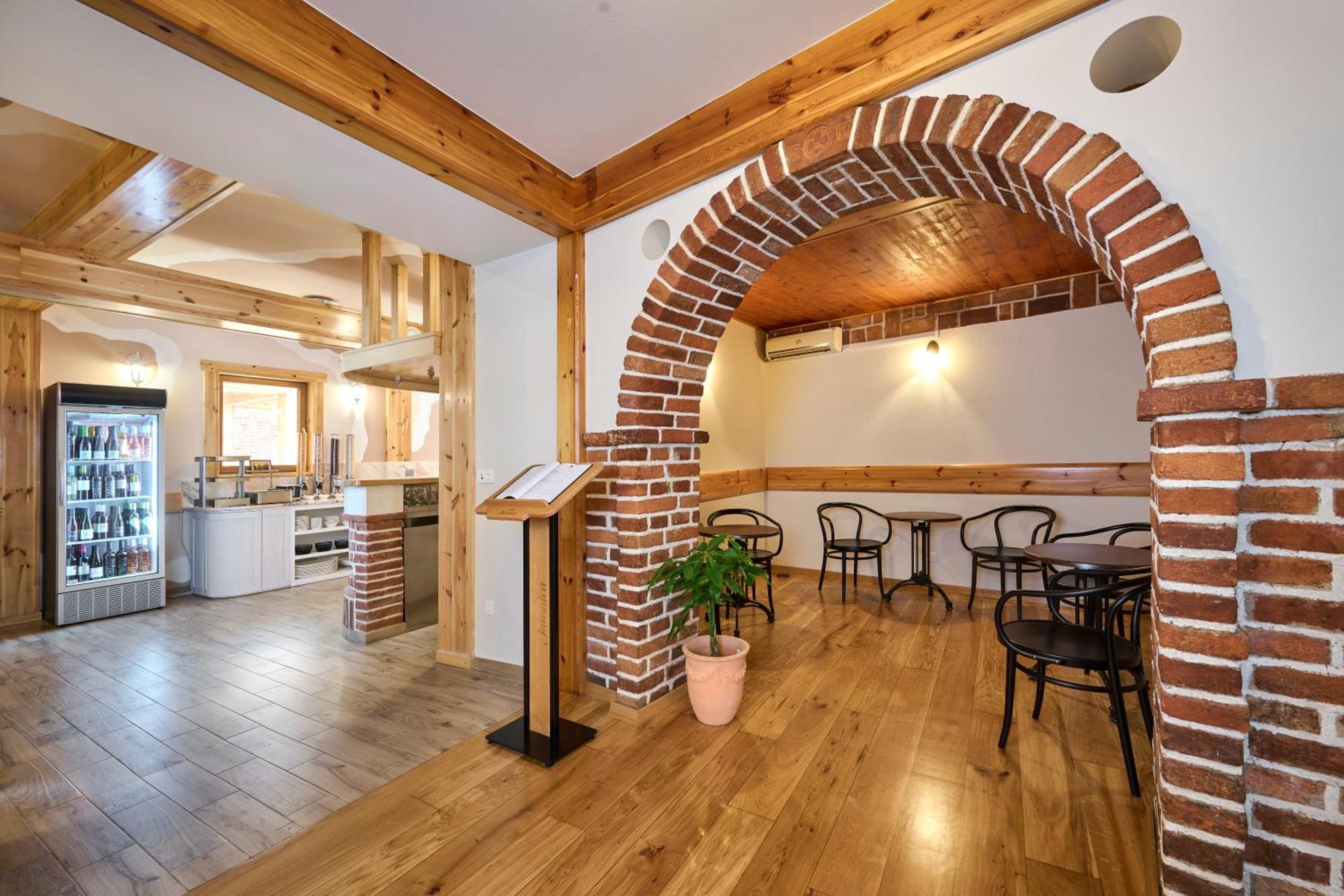 Hotel Kadoor Karlovac Εξωτερικό φωτογραφία
