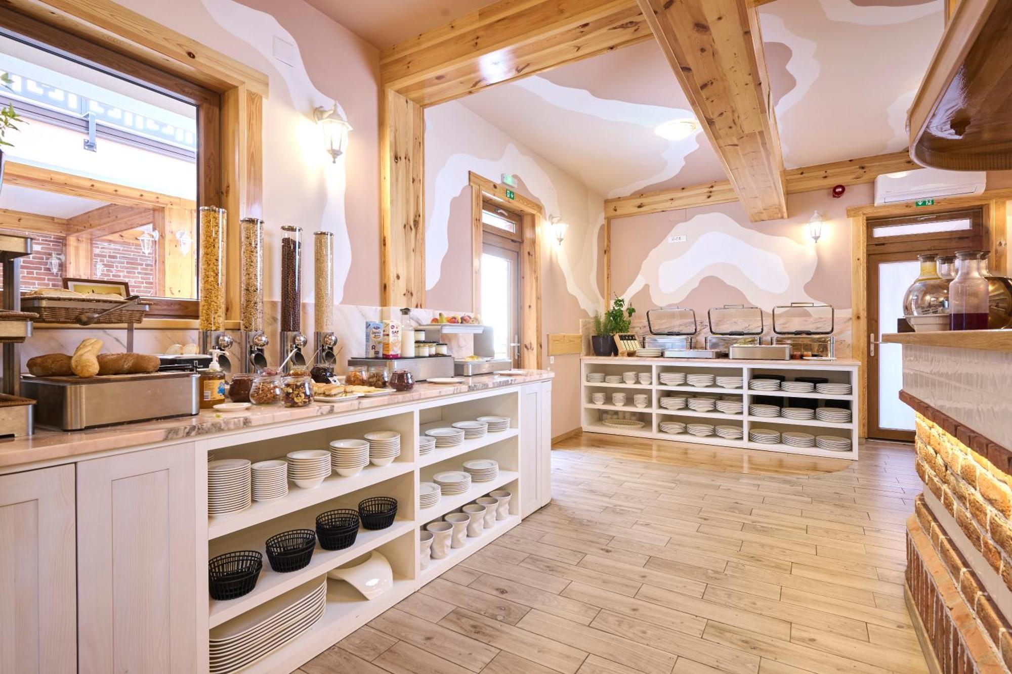 Hotel Kadoor Karlovac Εξωτερικό φωτογραφία