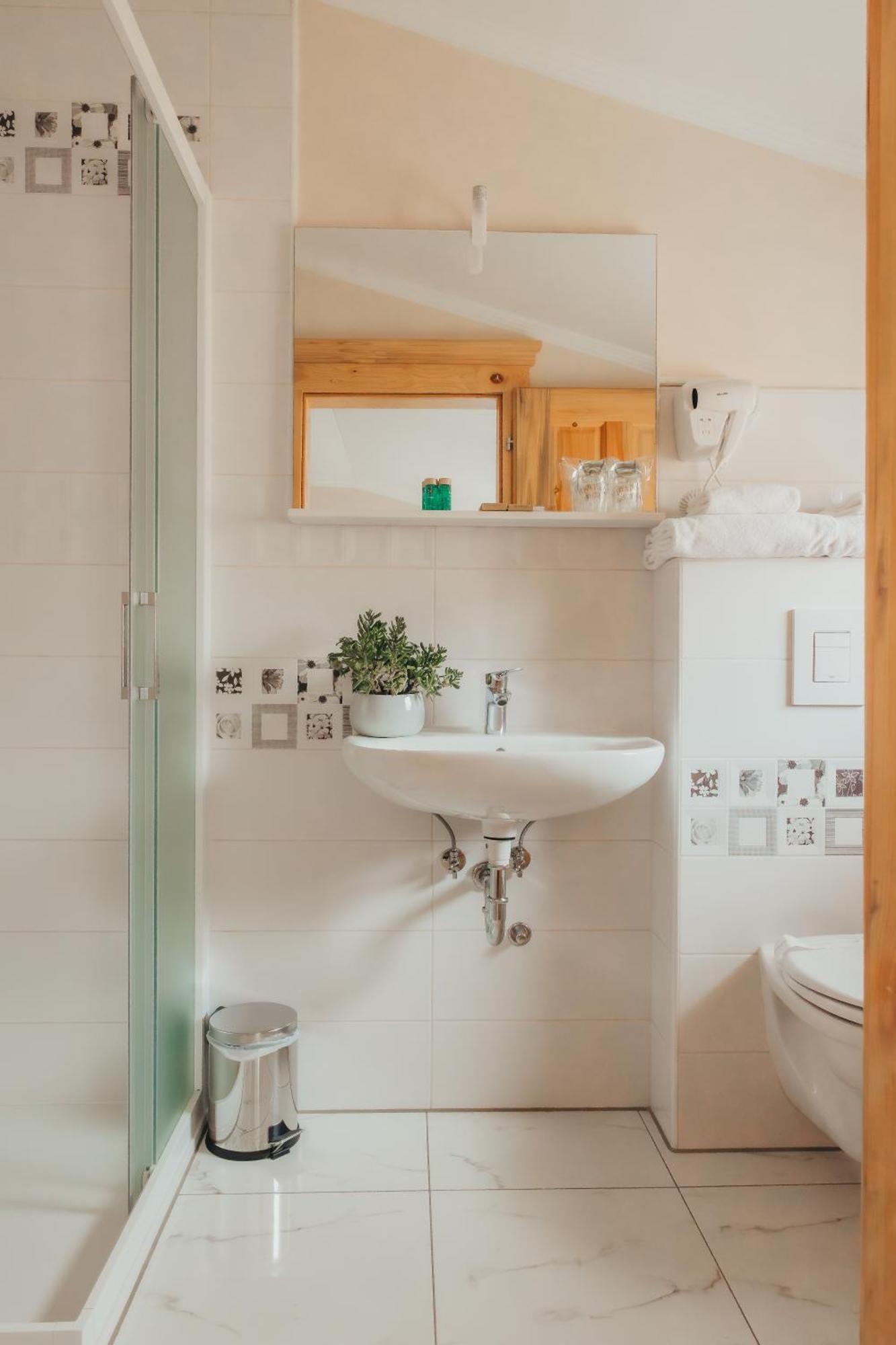 Hotel Kadoor Karlovac Εξωτερικό φωτογραφία