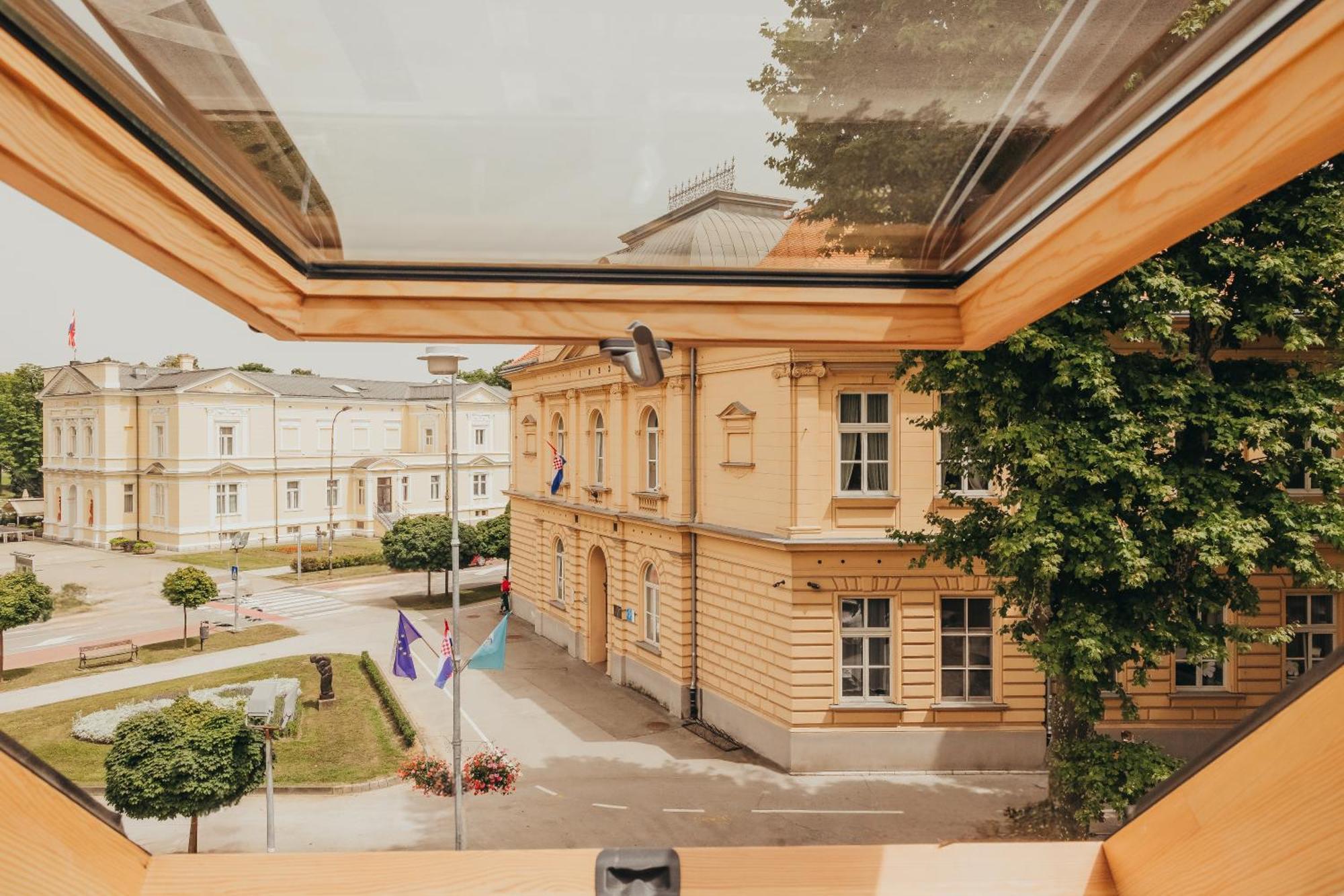Hotel Kadoor Karlovac Εξωτερικό φωτογραφία